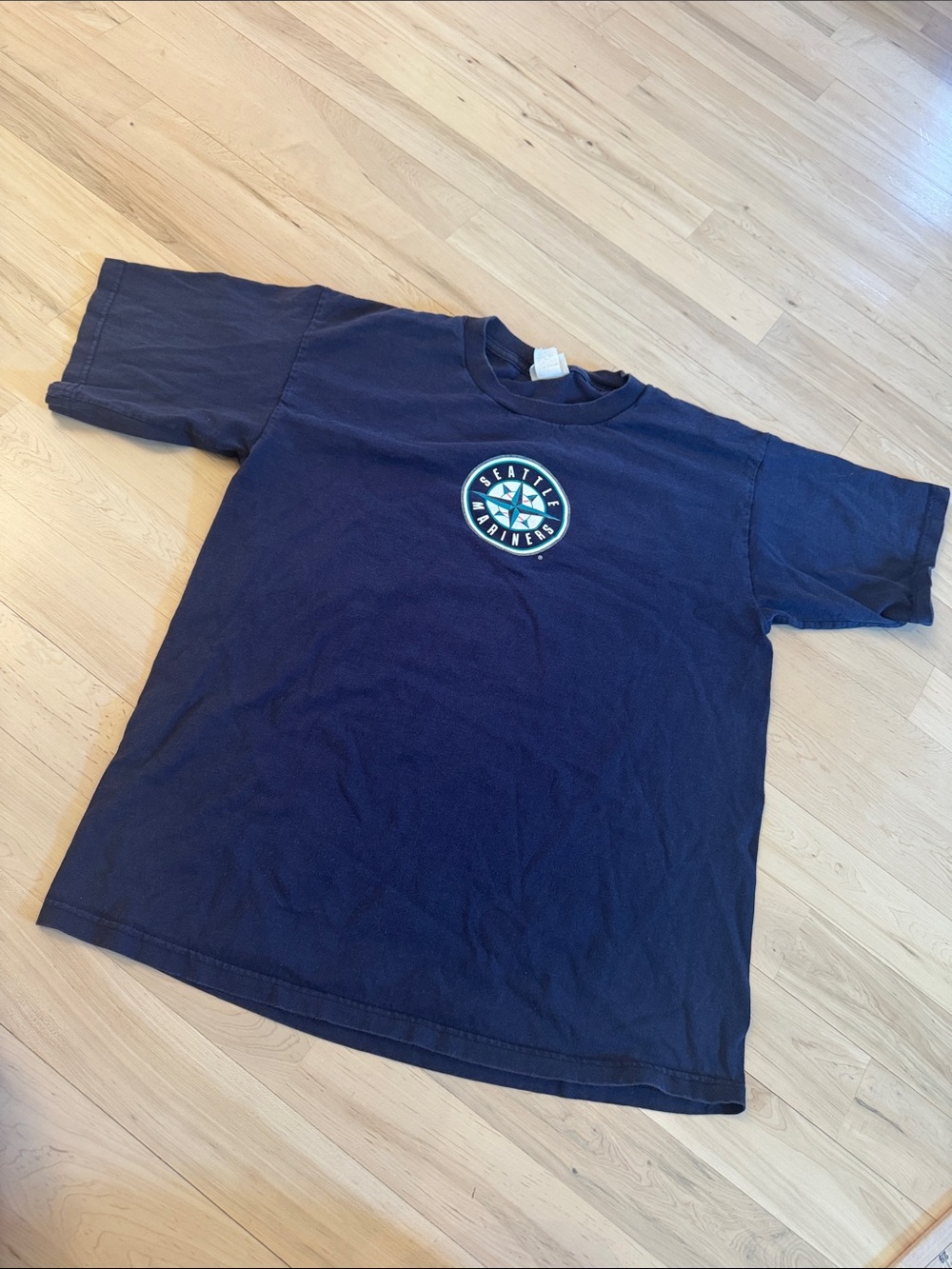 Vintage-2001-Seattle Mariners t-shirt-navy blue-center logo-Lee Sport-AOP